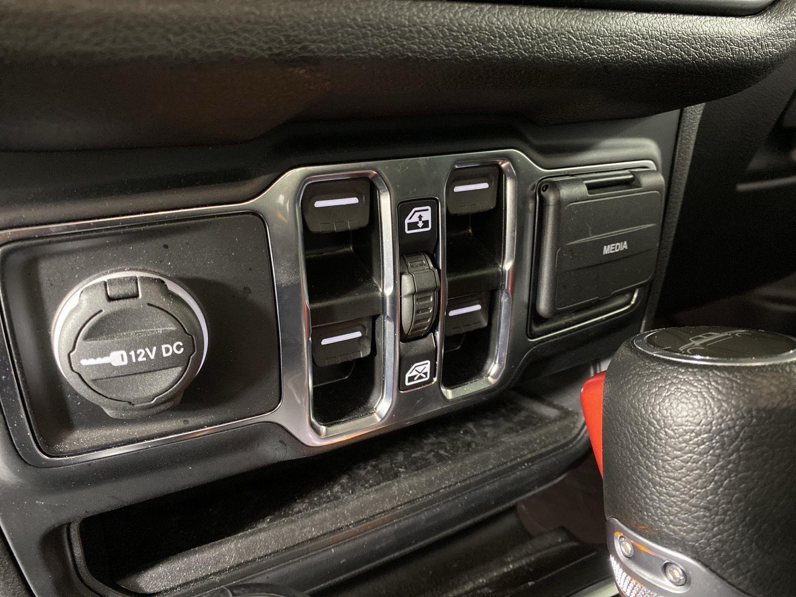 Used 2024 Black Clearcoat Jeep Sport S image 22