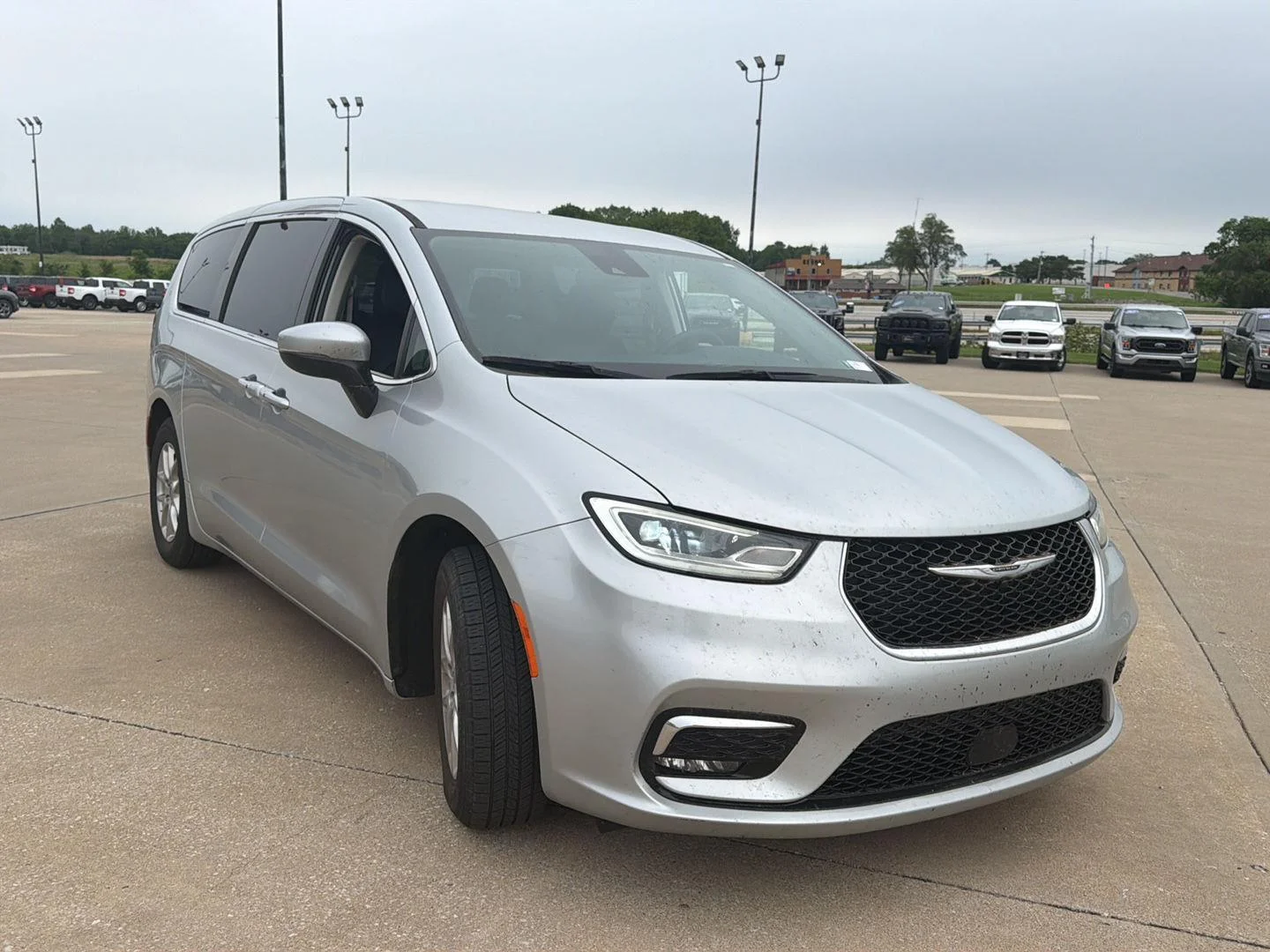 Used 2023 Chrysler Pacifica Touring L with VIN 2C4RC1BG4PR607114 for sale in Kansas City