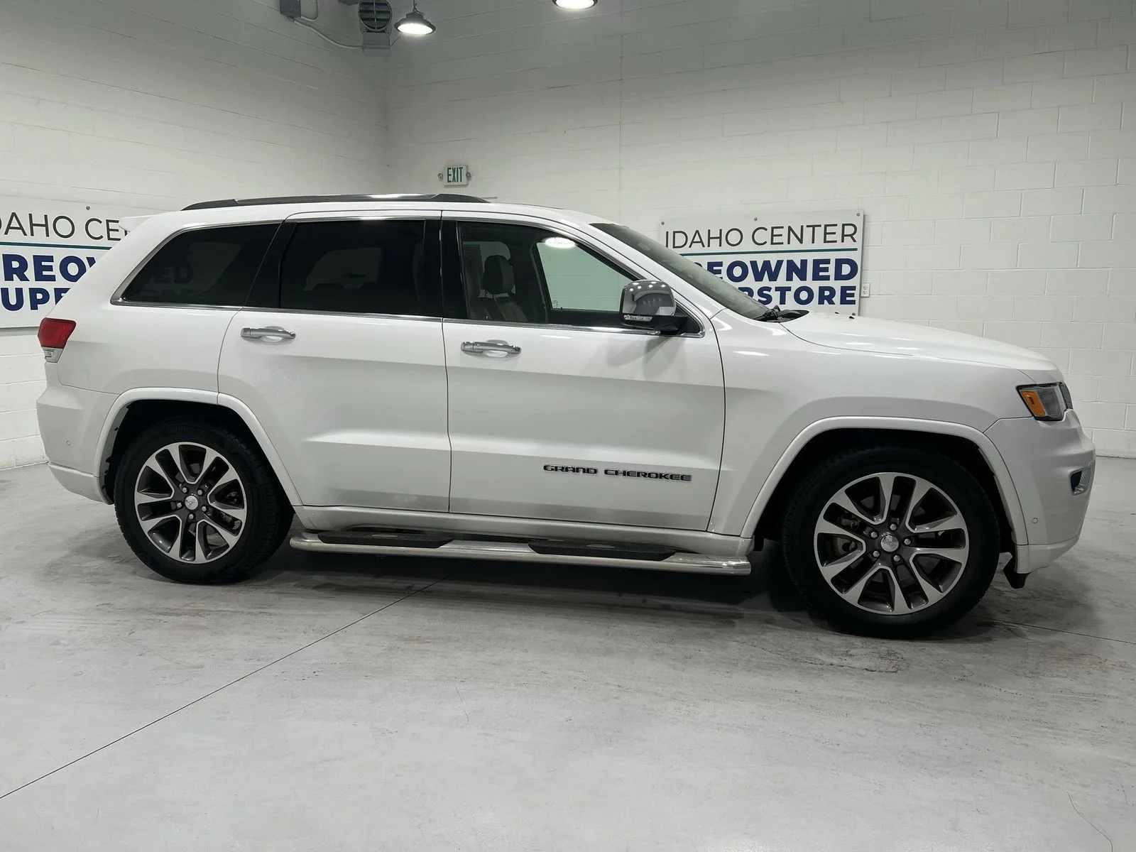 2017 Jeep Grand Cherokee Overland - Photo 9