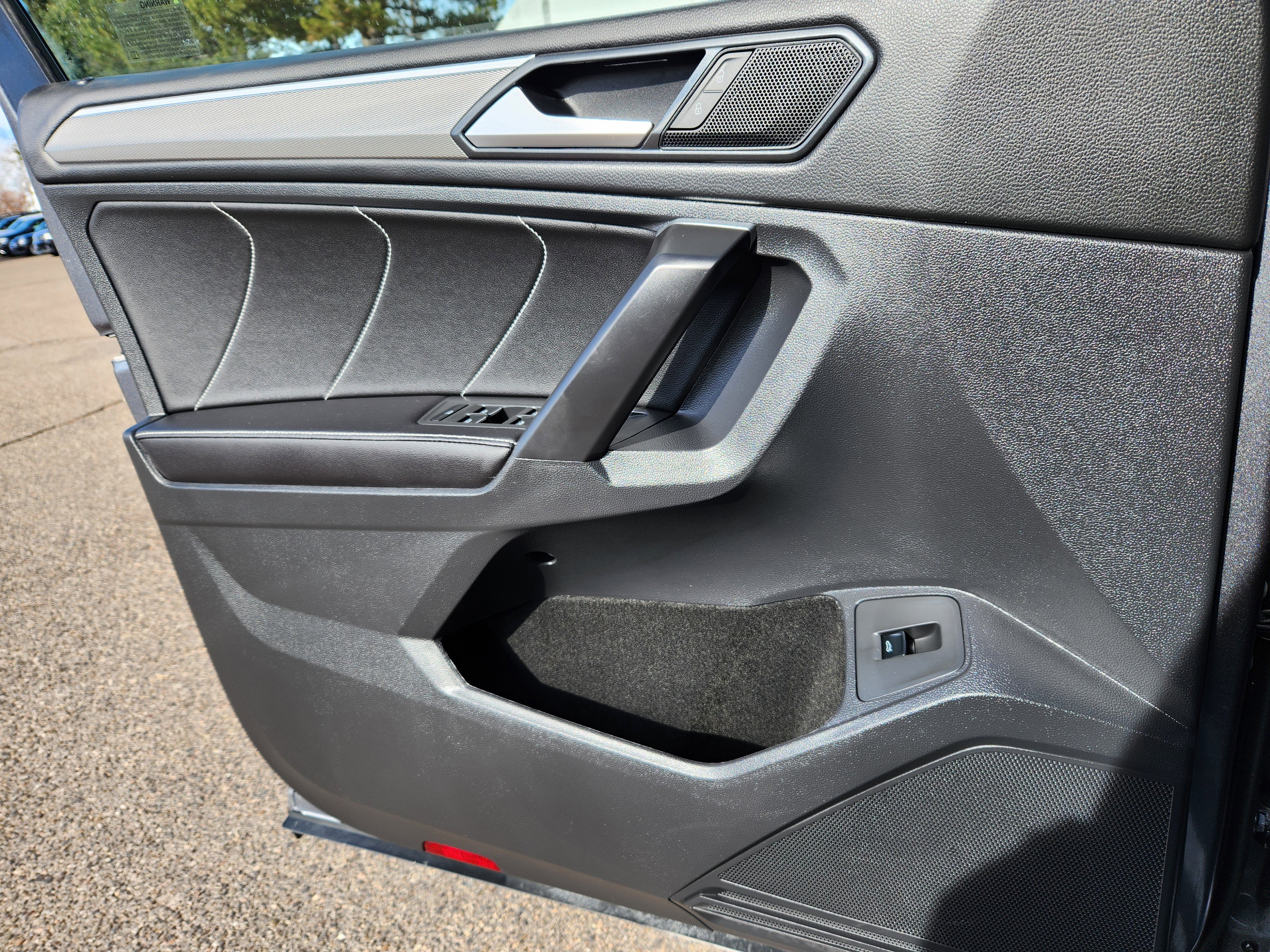 2024 Volkswagen Tiguan SE R-LINE BLACK - Photo 8