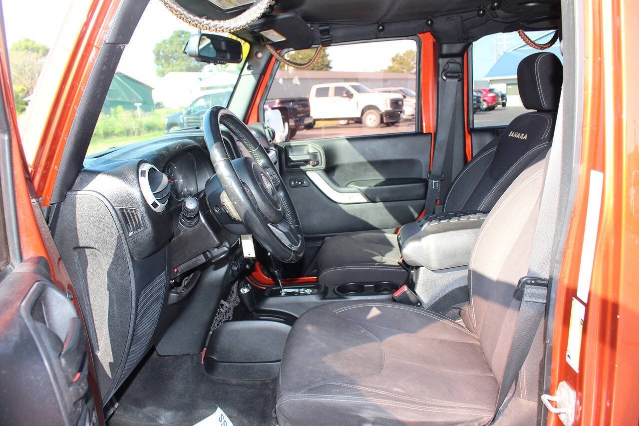 Used 2014 Copperhead Pearl Coat Jeep Sahara 4x4 4dr SUV image 9