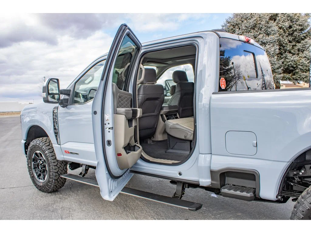 New 2026 Glacier Gray Metallic Tri-Coat Ford Platinum image 39