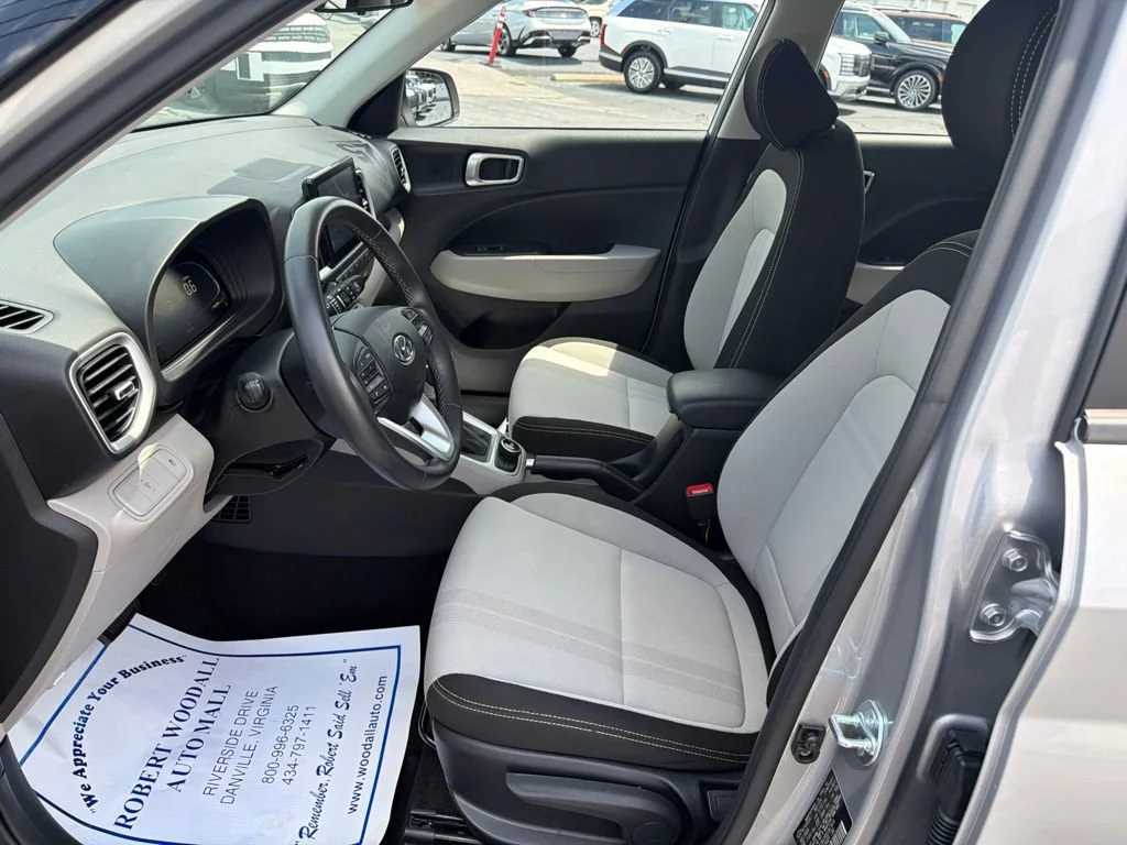 Used 2025 Silver Hyundai SEL image 10