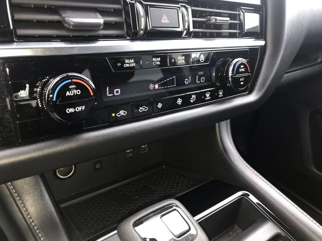 Used 2023 White Nissan SL image 19