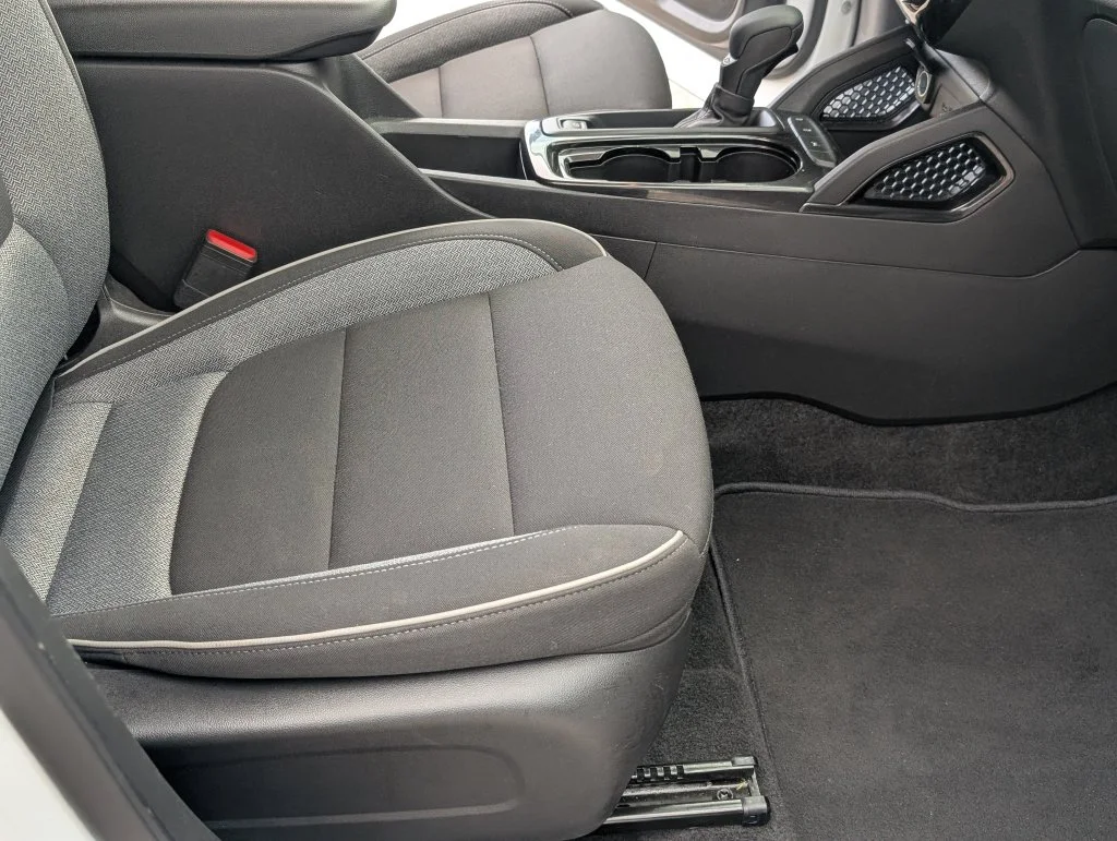 Used 2025 White Chevrolet LT image 36