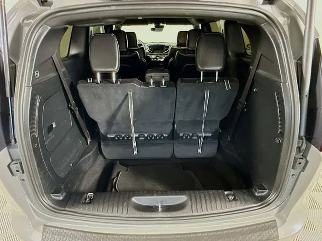 Used 2022 White Chrysler Touring L image 25