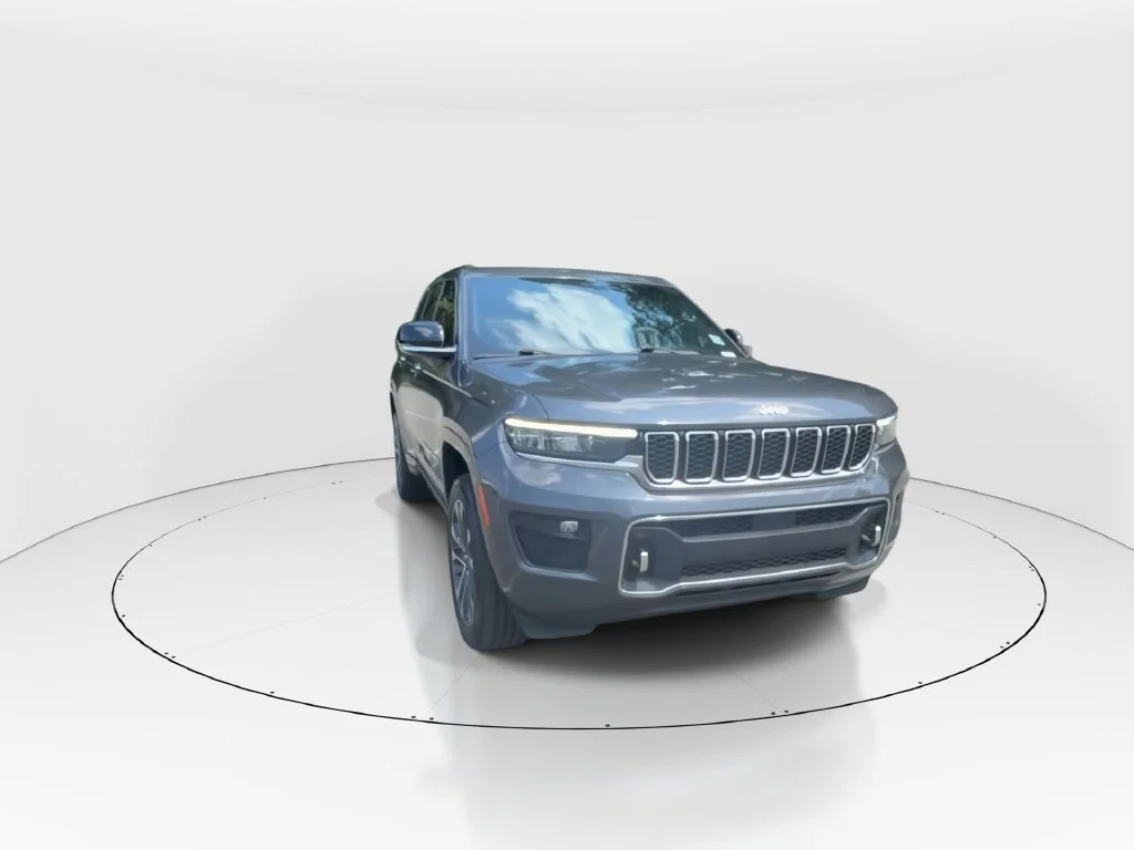 Used 2023 Gray Jeep Overland image 3