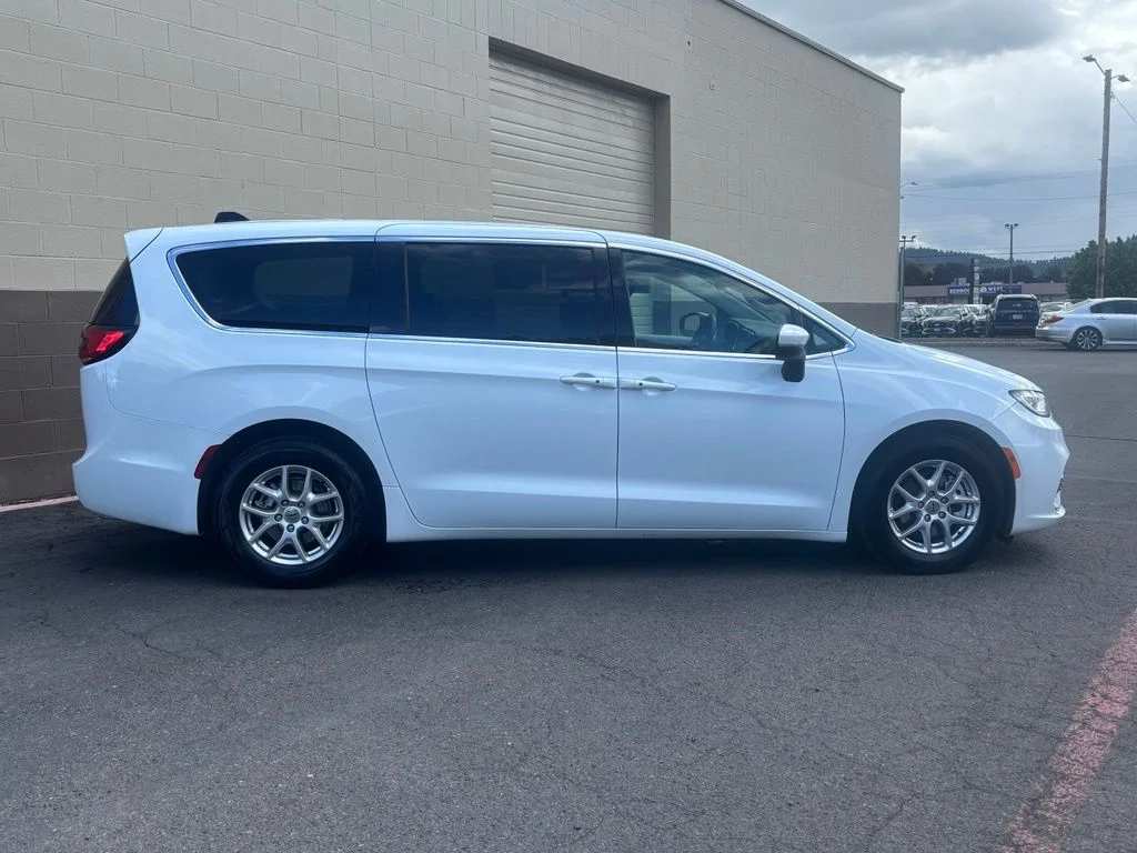 Used 2023 Bright White Clearcoat Chrysler Touring L image 3