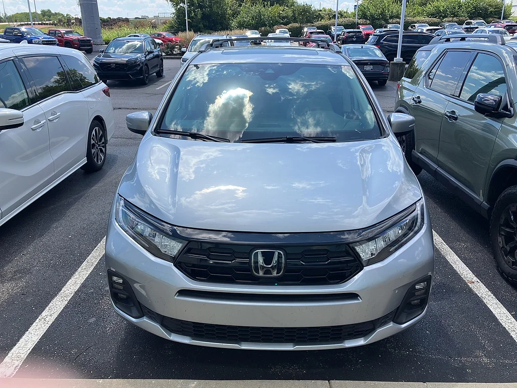 Certified Used 2026 Solar Silver Metallic Honda Touring image 2