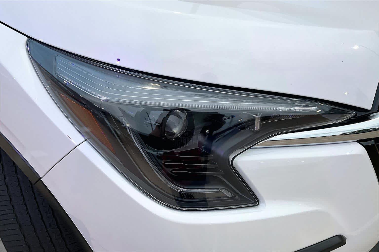 Used 2024 Crystal White Pearl Subaru Touring image 27