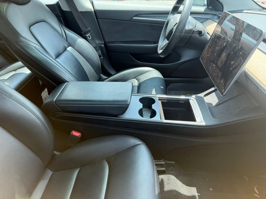 Used 2022 White Tesla Long Range image 3