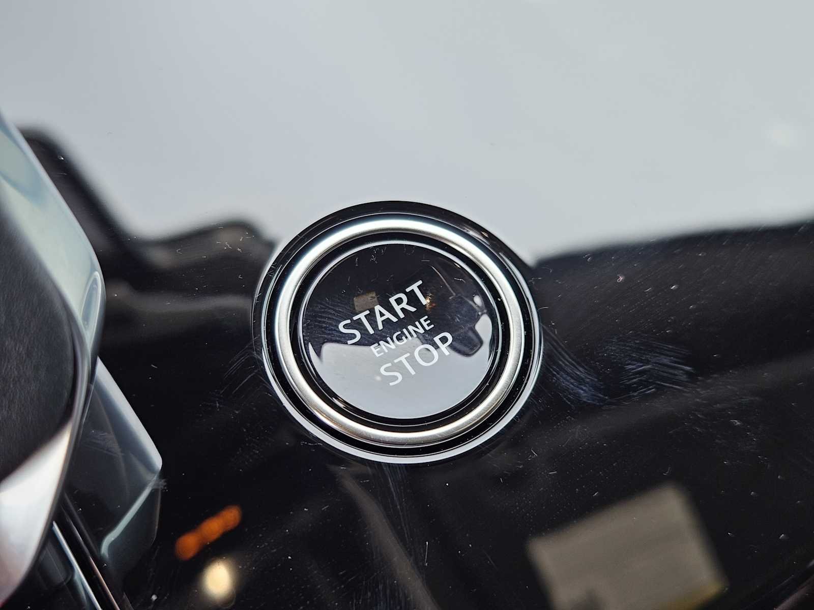 New 2026 Fuji White LAND ROVER SE image 19