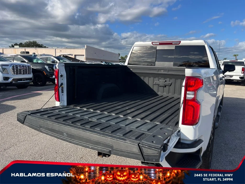 Used 2025 Summit White Chevrolet RST image 16
