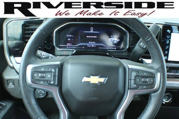 Used 2024 Lakeshore Blue Metallic Chevrolet LT (2FL) image 9
