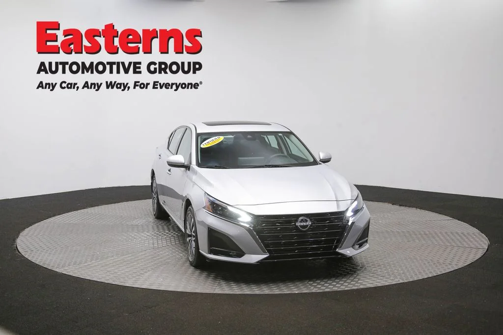 Used 2023 Silver Nissan 2.5 SV image 54