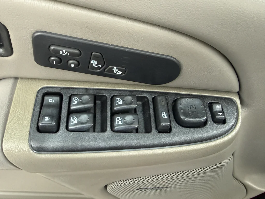 Used 2005 Maroon GMC SLT image 18