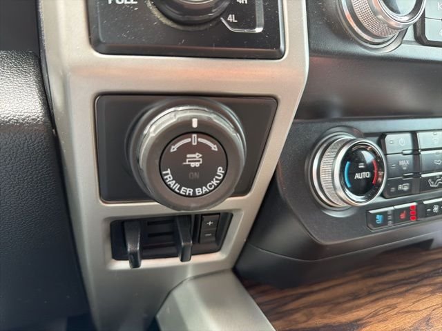 Used 2020  Ford Lariat image 26