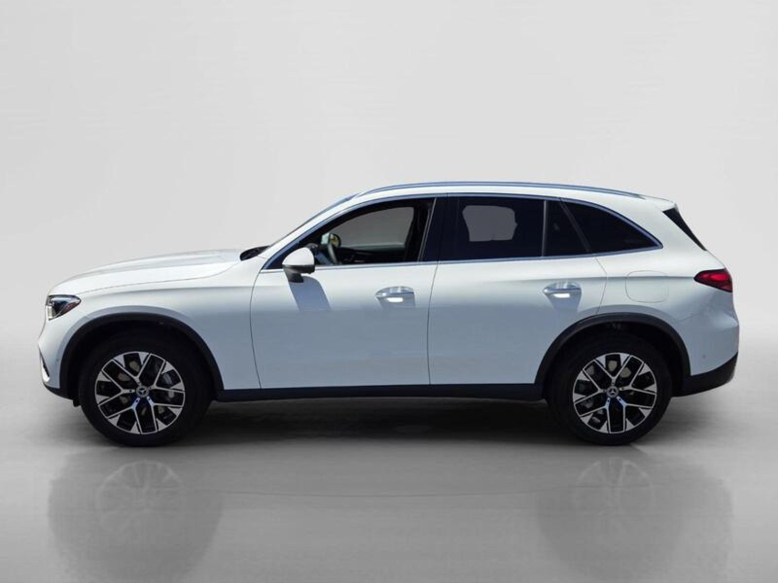 New 2026 Polar White Mercedes-Benz GLC 350e 4MATIC® SUV image 2