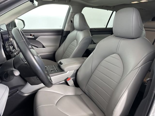 Used 2023 Silver Toyota XLE image 16