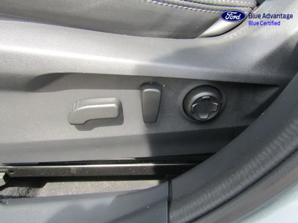 Certified Used 2025 Ice Silver Metallic Subaru Limited image 21