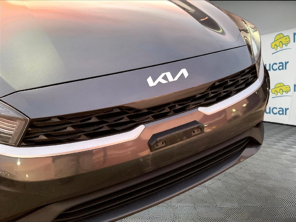 Used 2022 Gray Kia LXS image 4