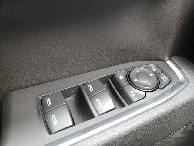 Used 2025 White GMC SLT image 27