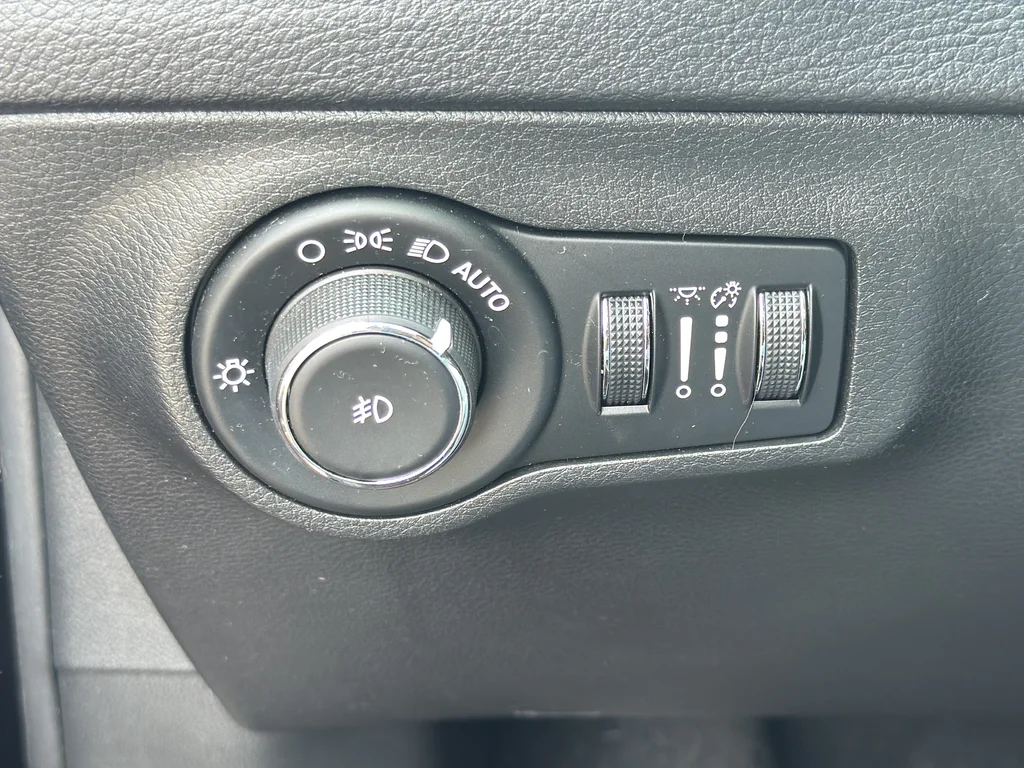 Used 2020 Black Jeep Trailhawk image 27