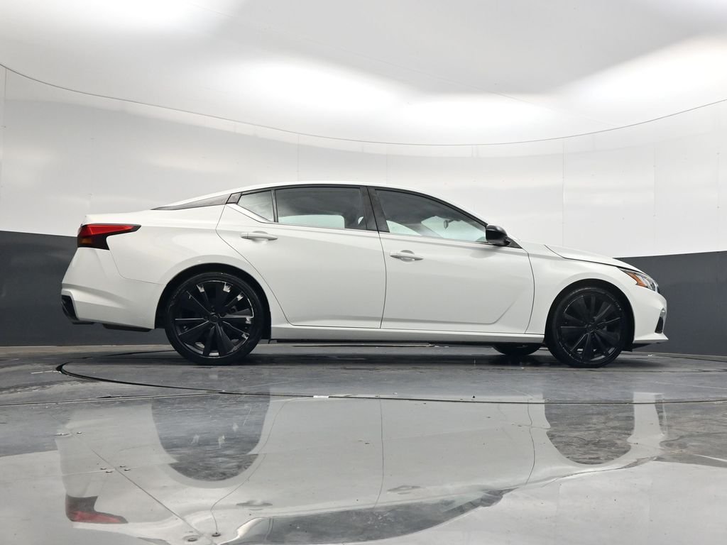 Used 2022 White Nissan 2.5 SR image 47