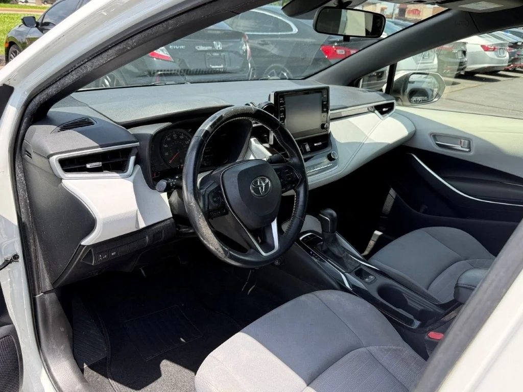 Used 2020 White Toyota SE image 11