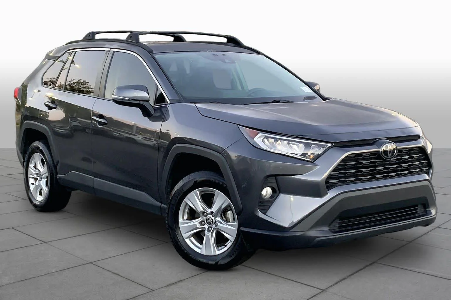 Used 2021 Magnetic Gray Metallic Toyota XLE image 3