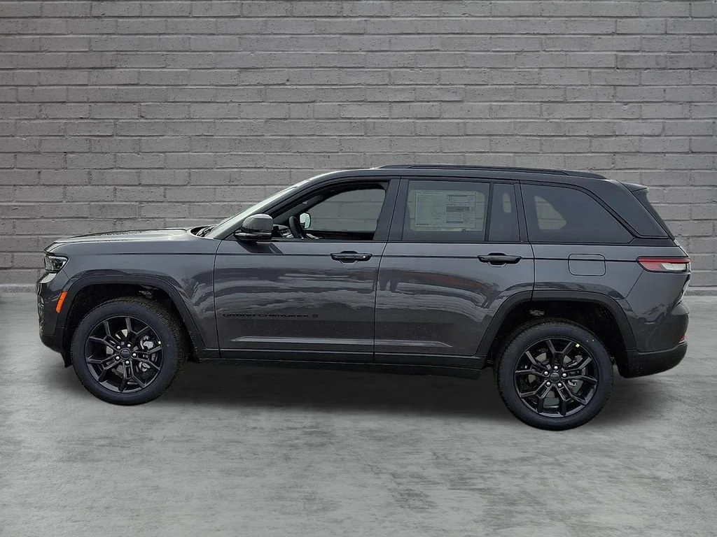 New 2025 Baltic Gray Metallic Clearcoat Jeep Limited image 5