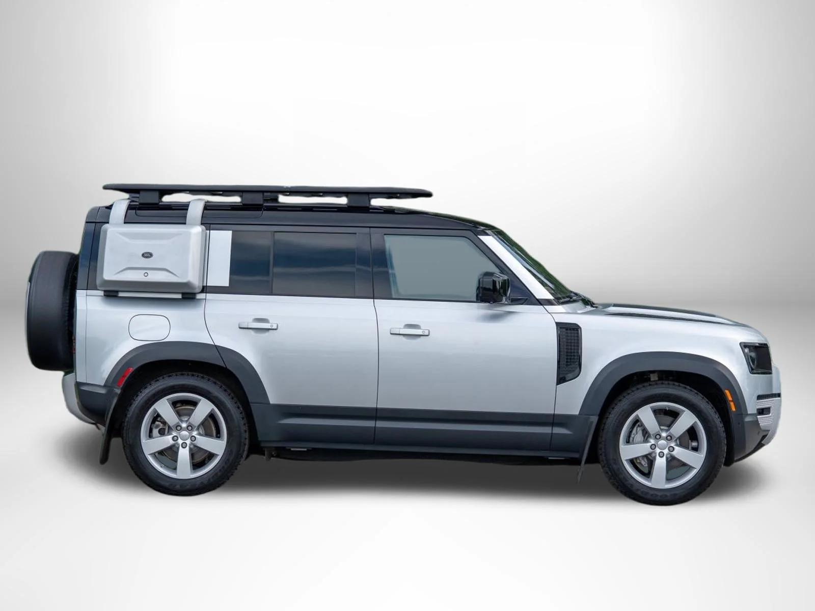 Used 2020 Silver Land Rover First Edition image 9