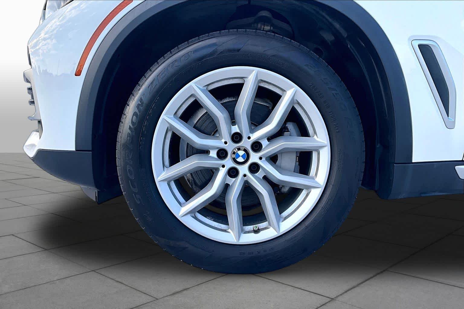 Used 2019 Alpine White BMW xDrive40i image 10