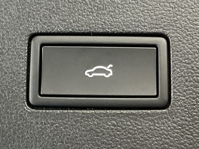 New 2026 White Volkswagen 2.0T SE w/Technology image 6