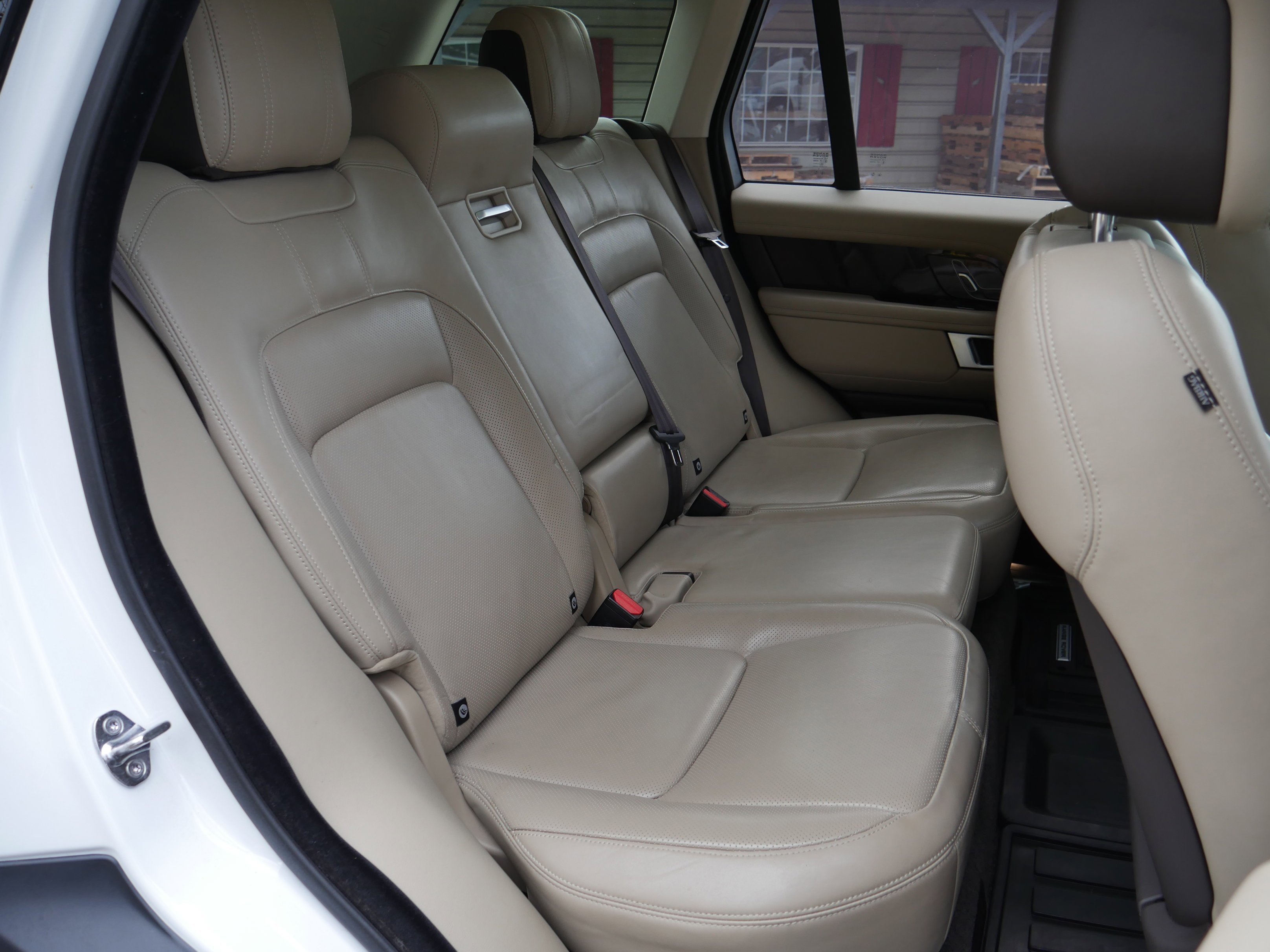 Used 2019 Fuji White Land Rover  image 35