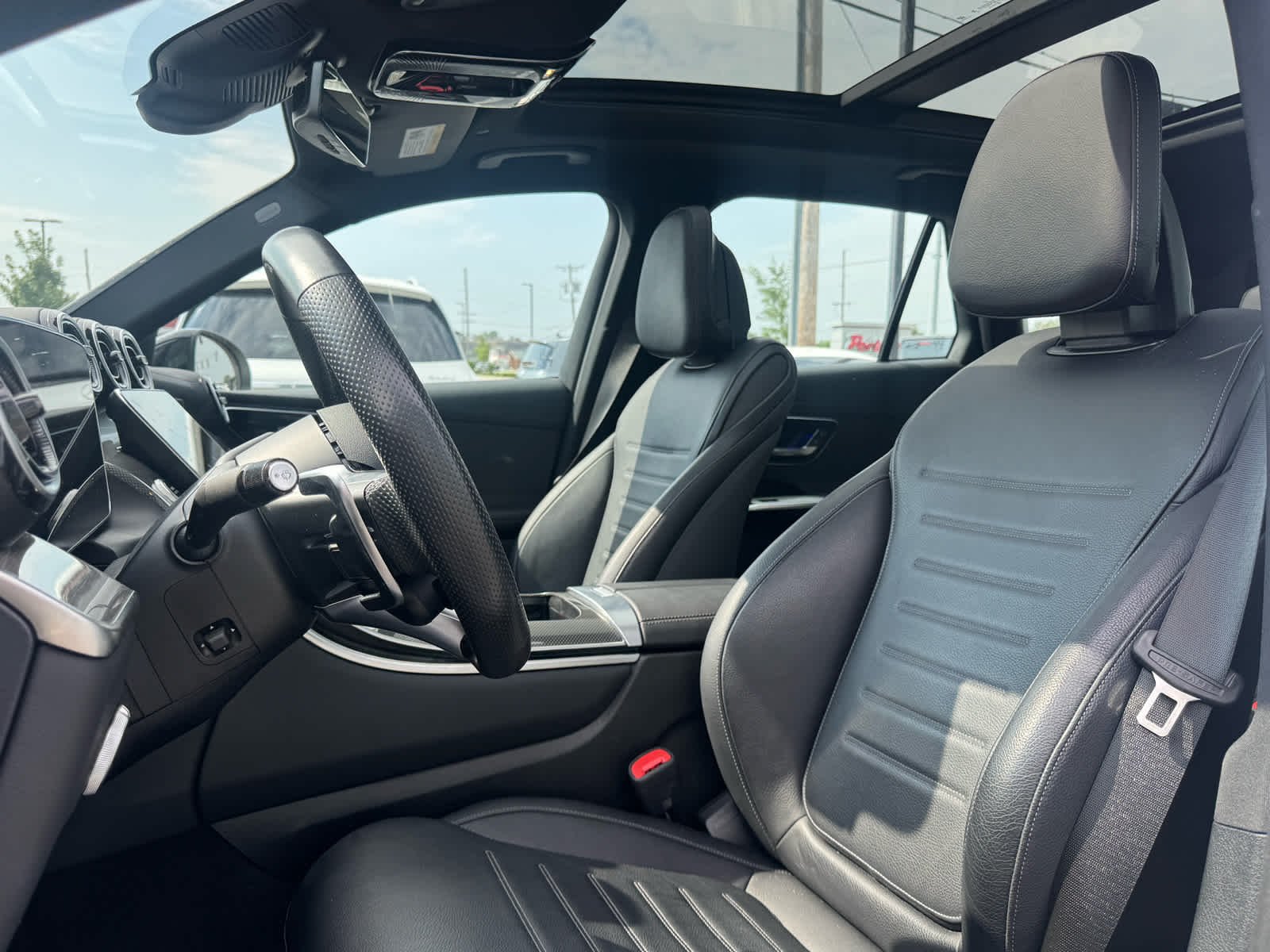 2025 Mercedes-Benz GLC AMG GLC43 - Photo 11