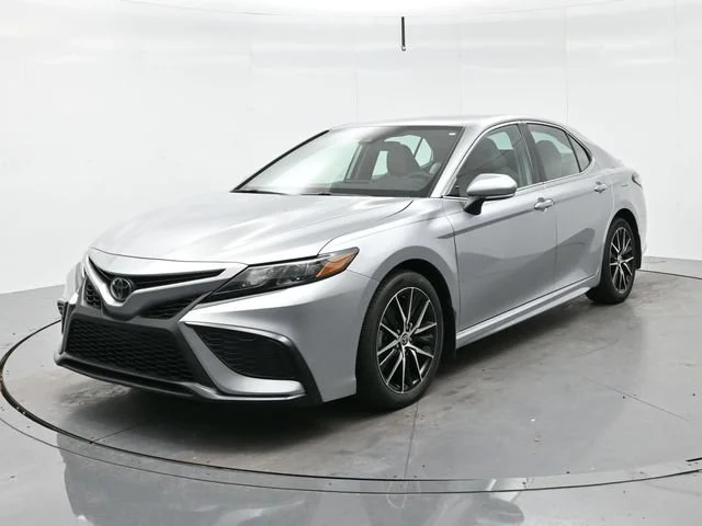 Used 2022 Celestial Silver Toyota SE image 3