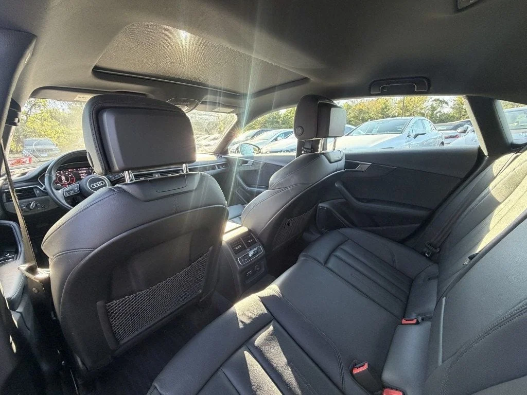 Used 2019 Navarra Blue Metallic Audi  image 30