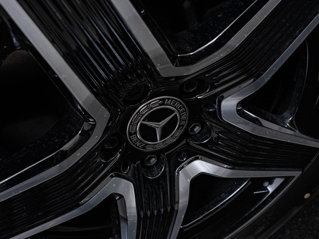 New 2026 Black Mercedes-Benz GLC 300 image 8