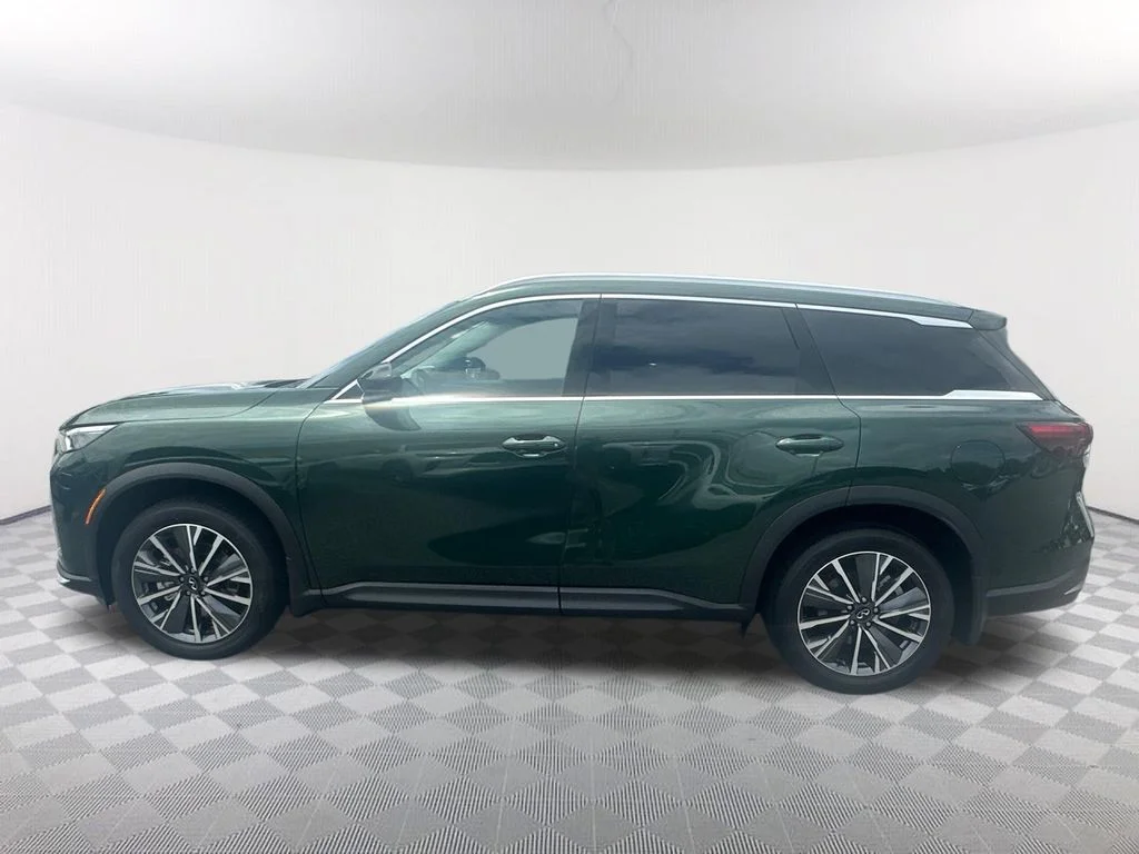 New 2027 DEEP EMERALD INFINITI Luxe FWD image 8