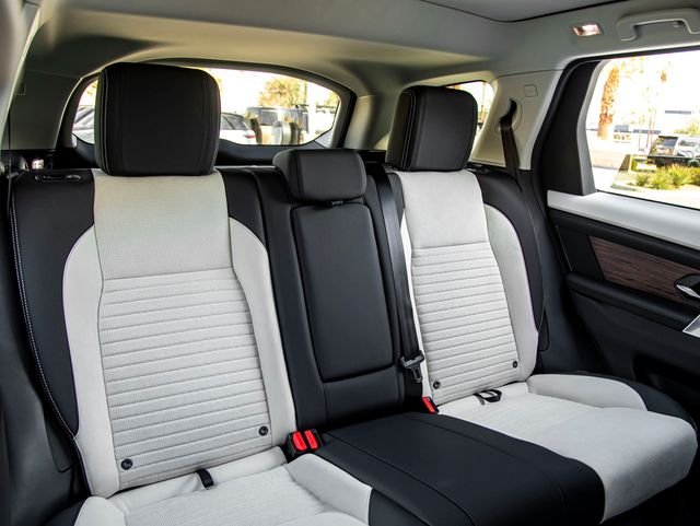 Used 2024 Ostuni Pearl White Land Rover S image 27