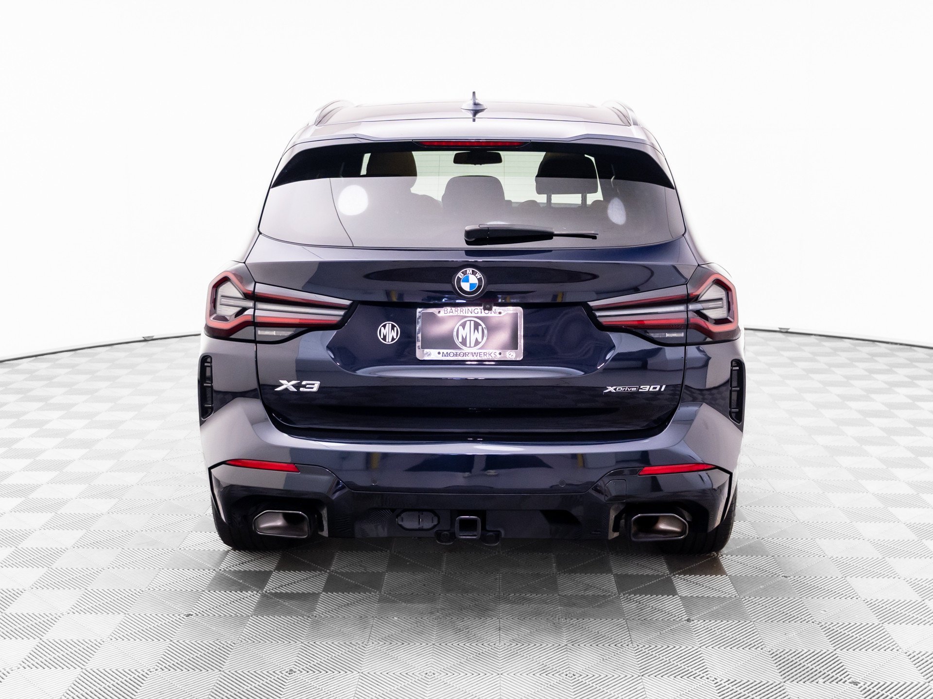 Used 2023 Carbon Black Metallic BMW xDrive30i image 5