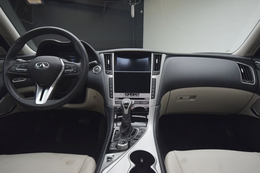 Used 2021 Majestic White INFINITI 3.0t LUXE image 3