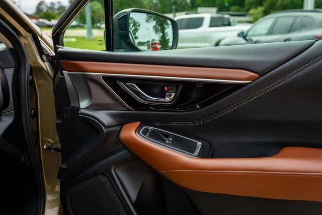 Used 2020 Autumn Green Metallic Subaru Touring image 22
