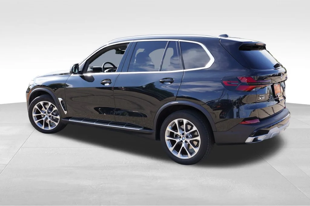 Used 2026 Black Sapphire Metallic BMW xDrive40i image 8
