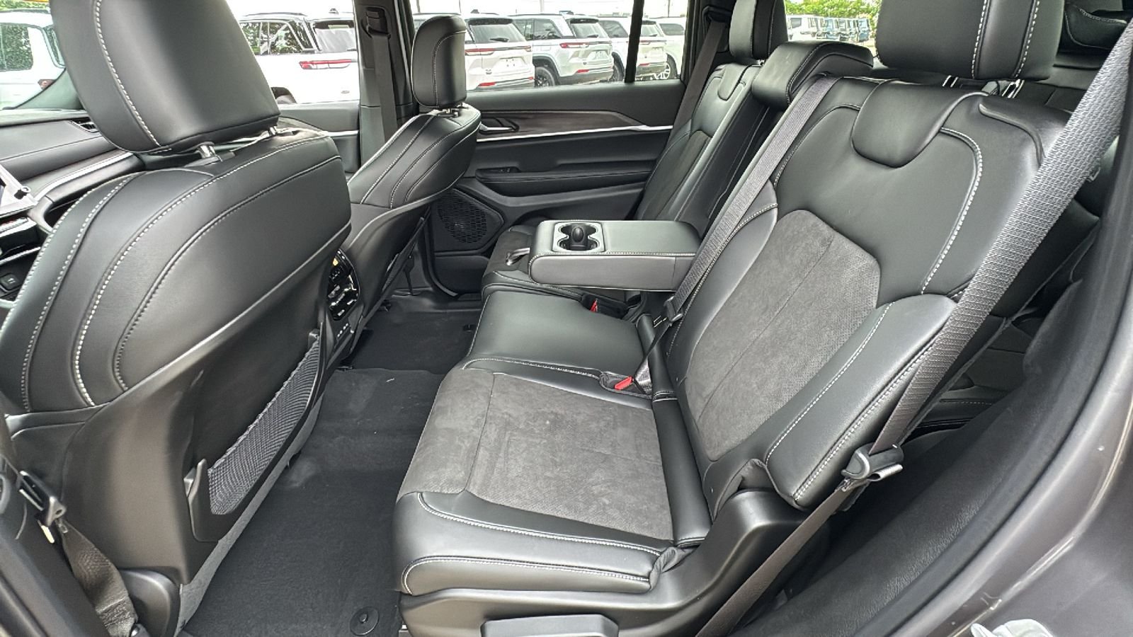 New 2026 Baltic Gray Metallic Clear-Coat Exterior Paint Jeep Altitude image 31