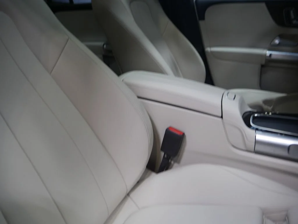 New 2026 Polar White Mercedes-Benz GLB 250 image 32