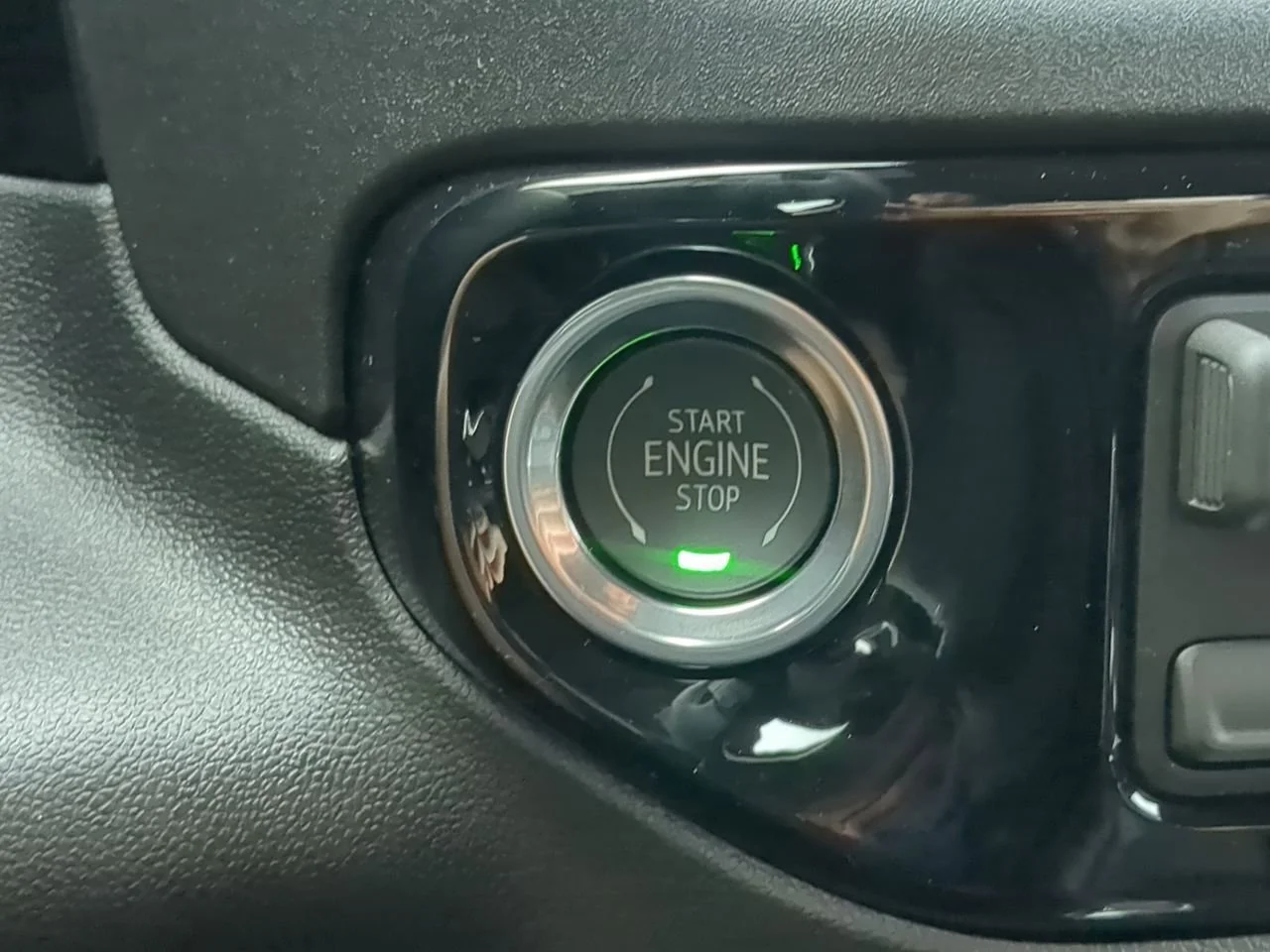 New 2026 Onyx Black GMC Elevation image 17