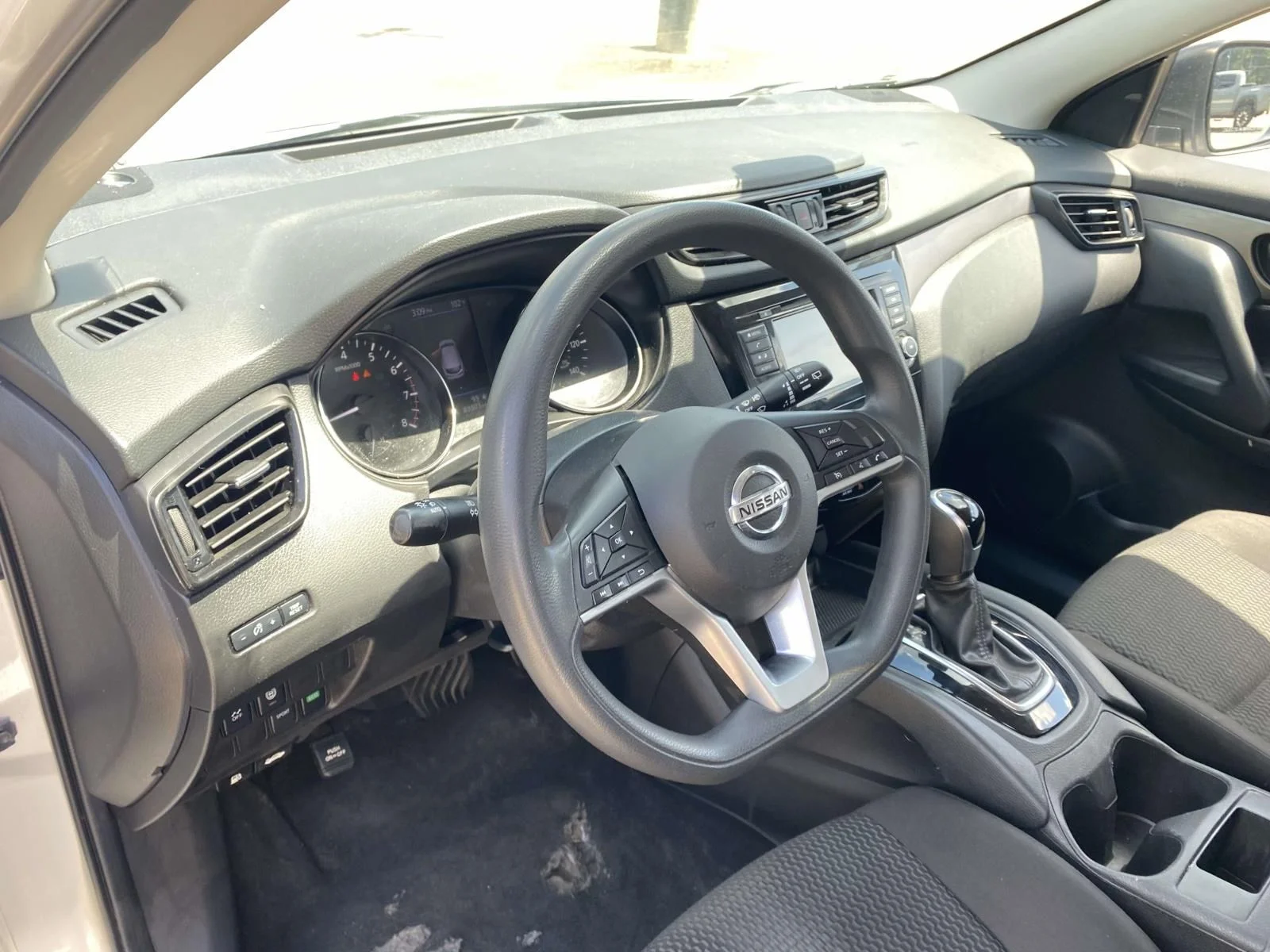 Used 2021 Silver Nissan S image 17