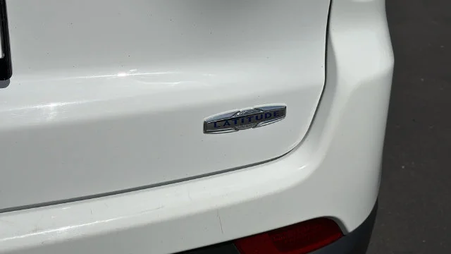 Used 2025 White Jeep Latitude image 12